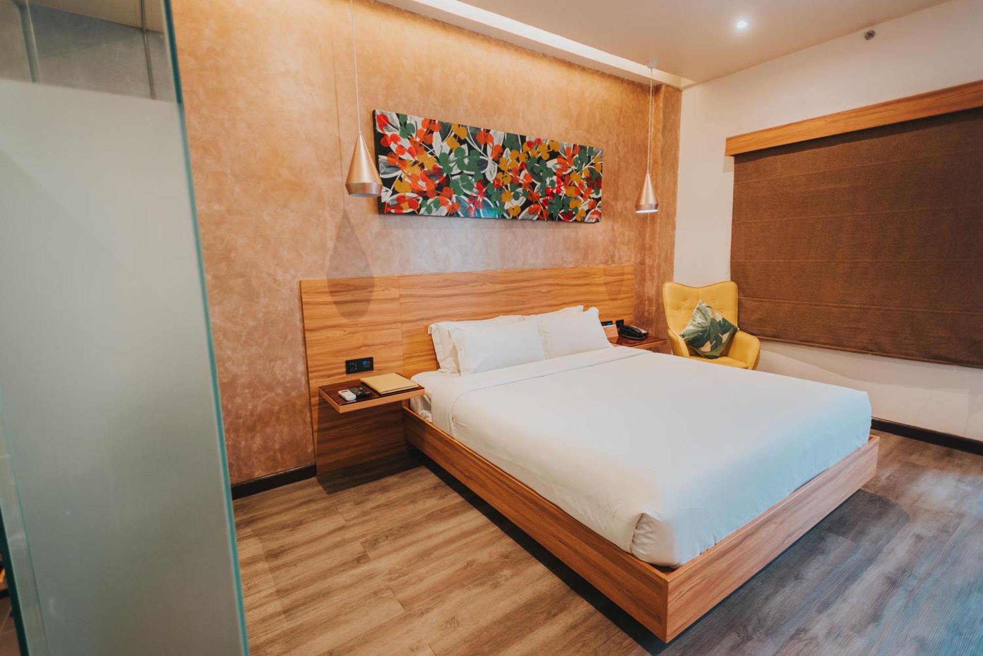ชัวร์สเตย์ พลัส โฮเต็ล บาย เบสต์ เวสเทิร์น เอซี ลุกซ์ อังเฆลิสซิตี้ Hotel อังเฮเลส ภายนอก รูปภาพ