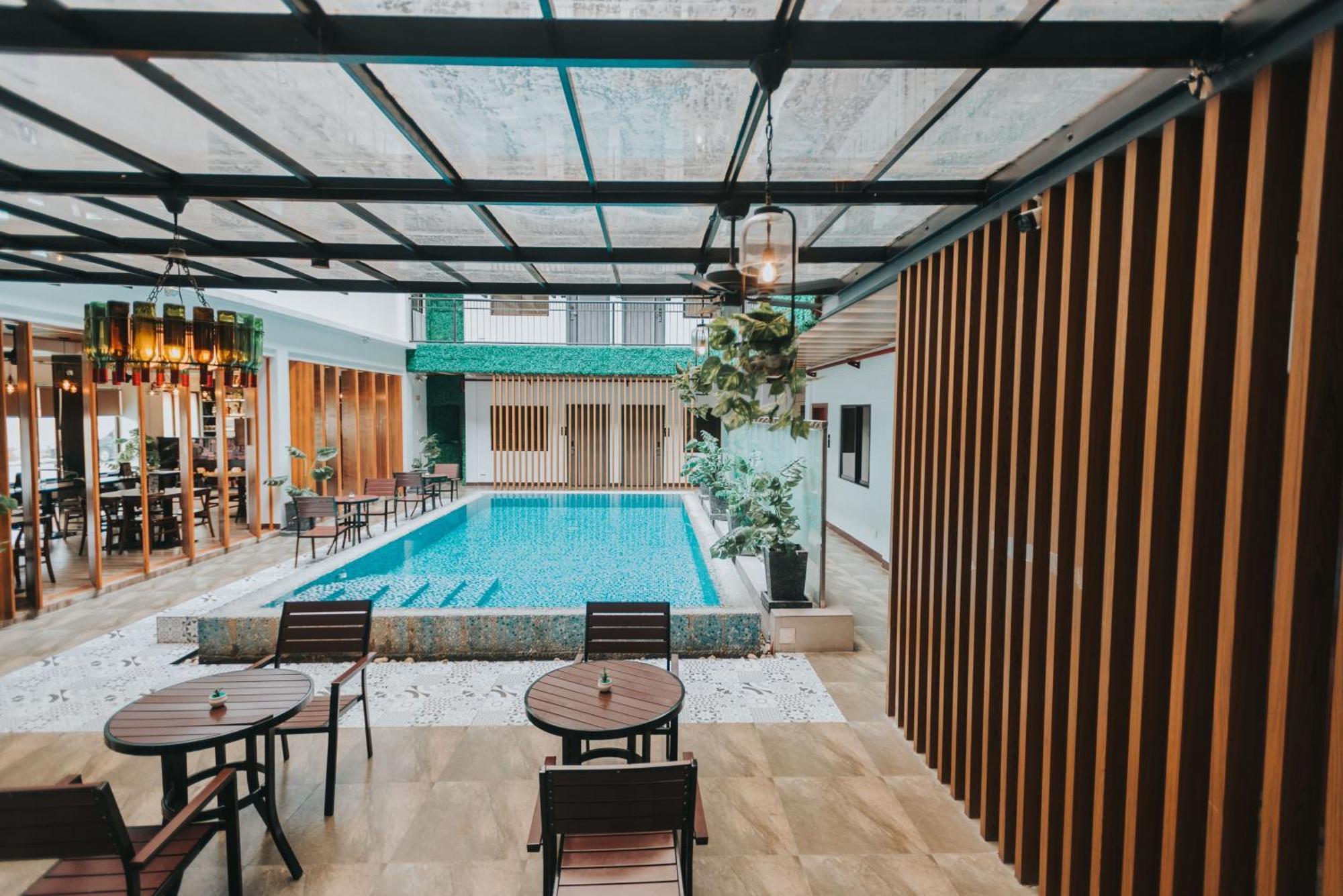 ชัวร์สเตย์ พลัส โฮเต็ล บาย เบสต์ เวสเทิร์น เอซี ลุกซ์ อังเฆลิสซิตี้ Hotel อังเฮเลส ภายนอก รูปภาพ
